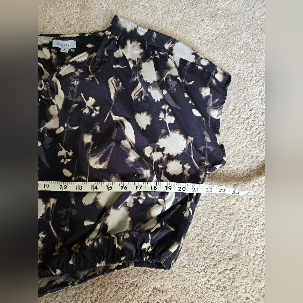 Evereve Gray Short Sleeve Boxy Blouse - Picture 7 of 10